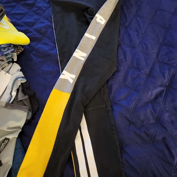 Pink yoga pants - Picture 2 of 3